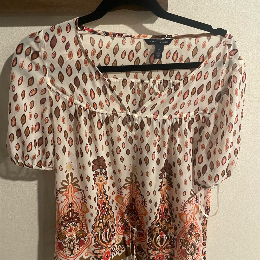Tommy Hilfiger Women's Blouse Cream and Orange Design‎ Size Small